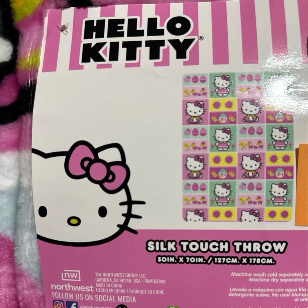 HELLO KITTY EASTER BLANKET - Picture 3 of 3